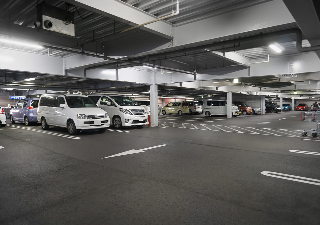 勝どきにある月極駐車場を紹介｜大型セダン入庫可能！雨に濡れないのも嬉しいポイント